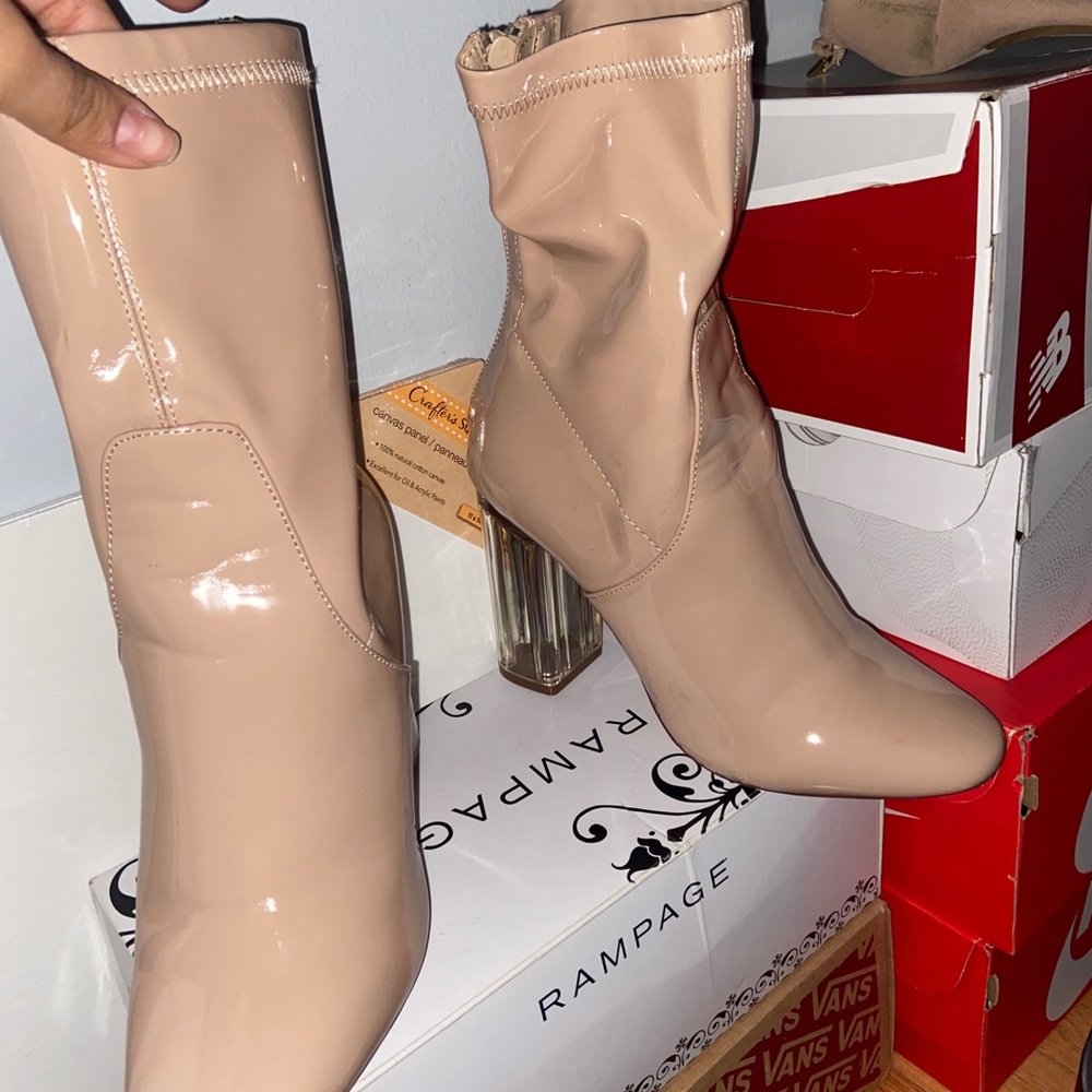 Heel boot